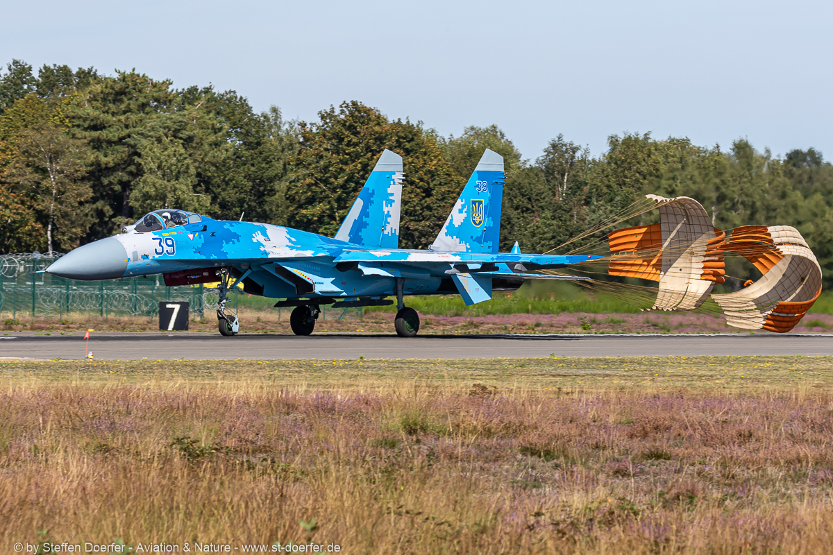 384JH3A4810
