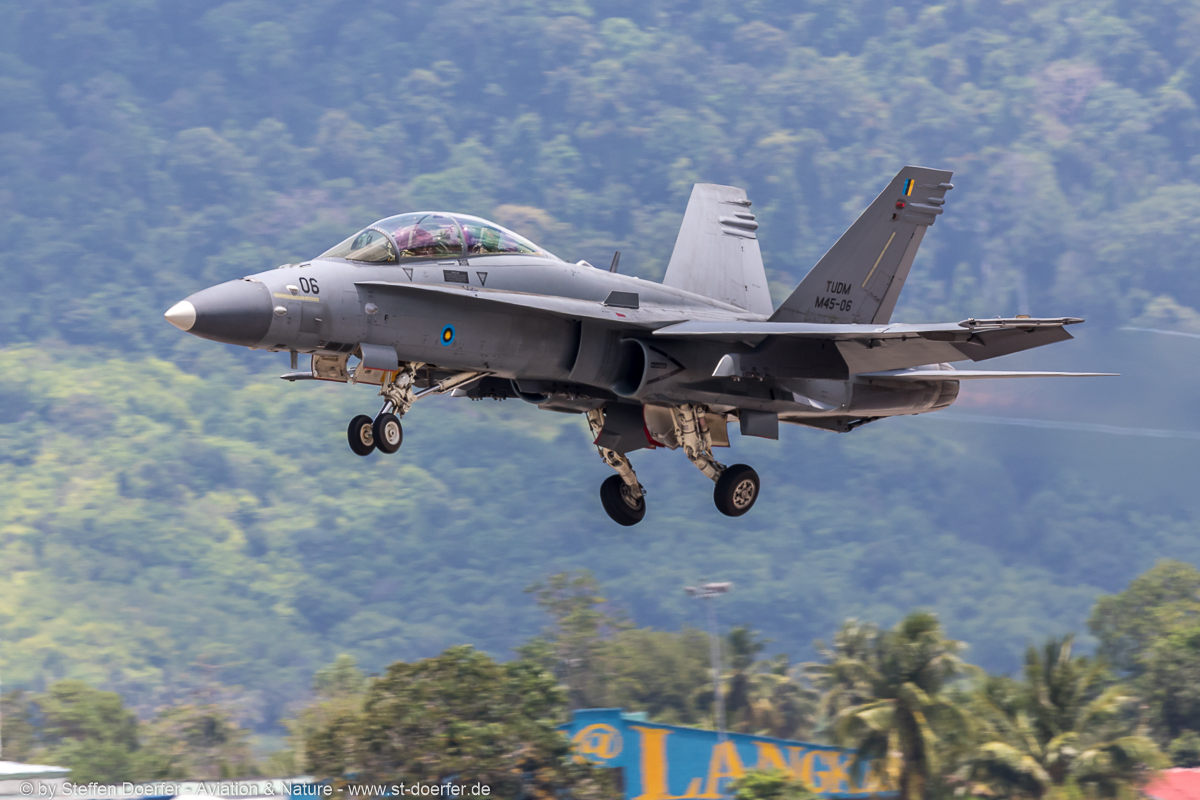 302IW5A8875