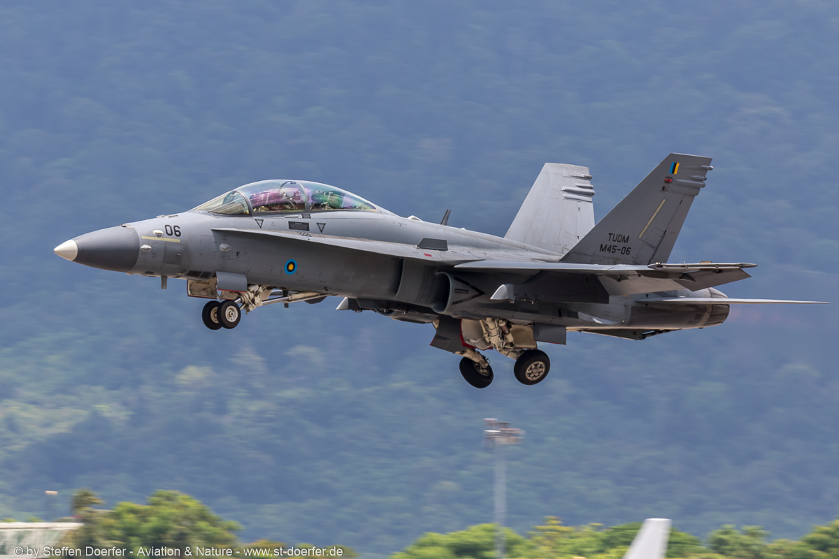 302IW5A8877