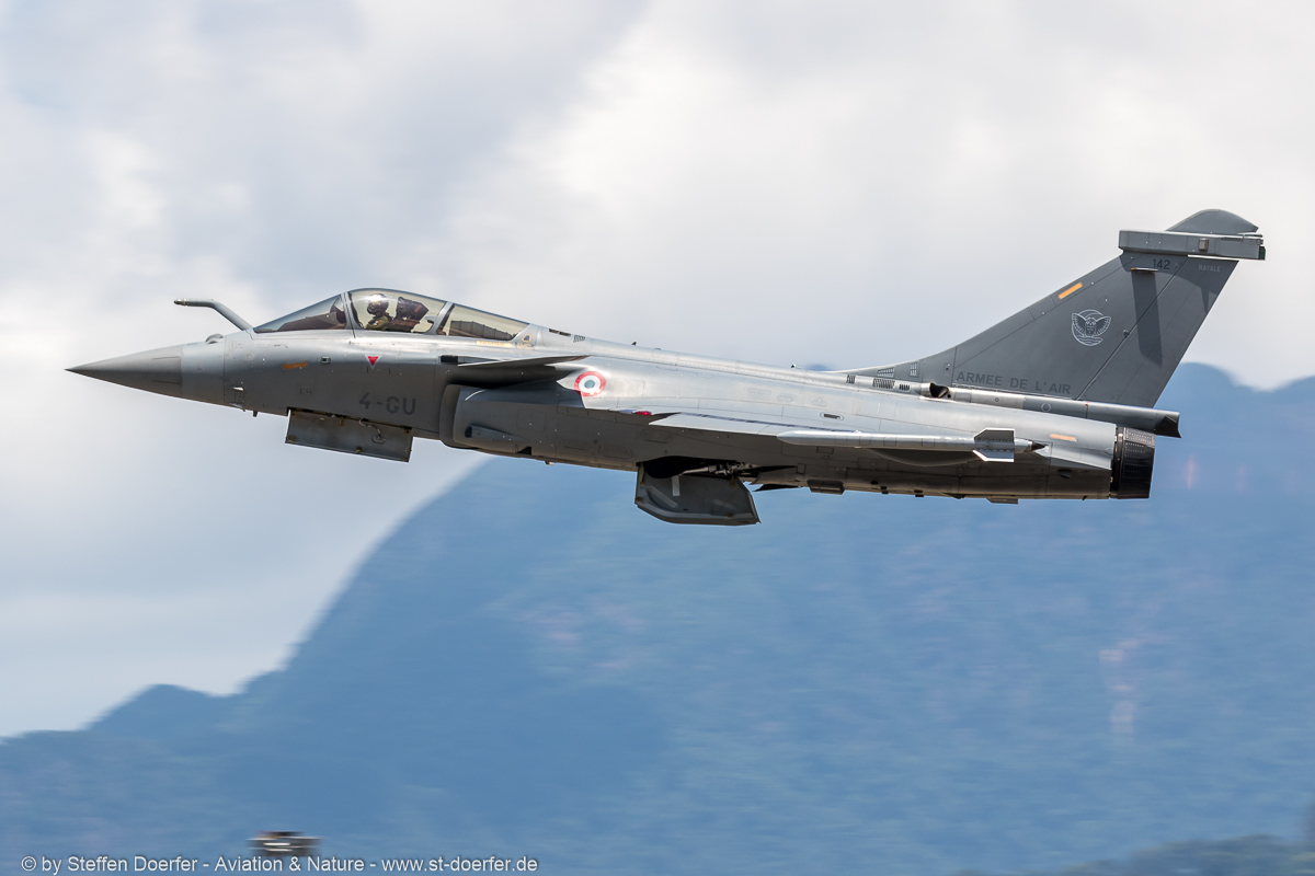 320IW5A8737