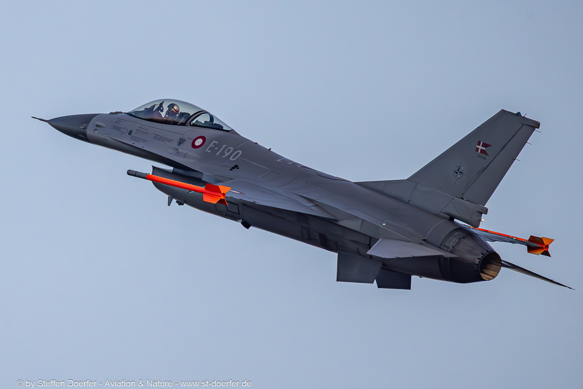300CAA_7705