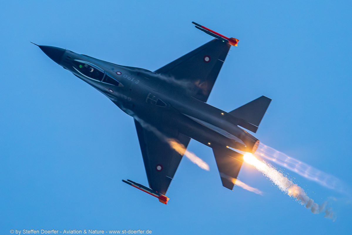 300CAA_8004