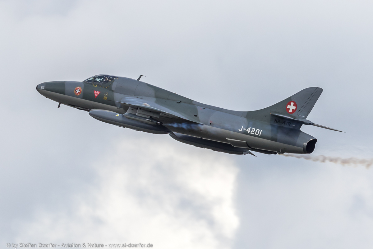 502JH3A4086