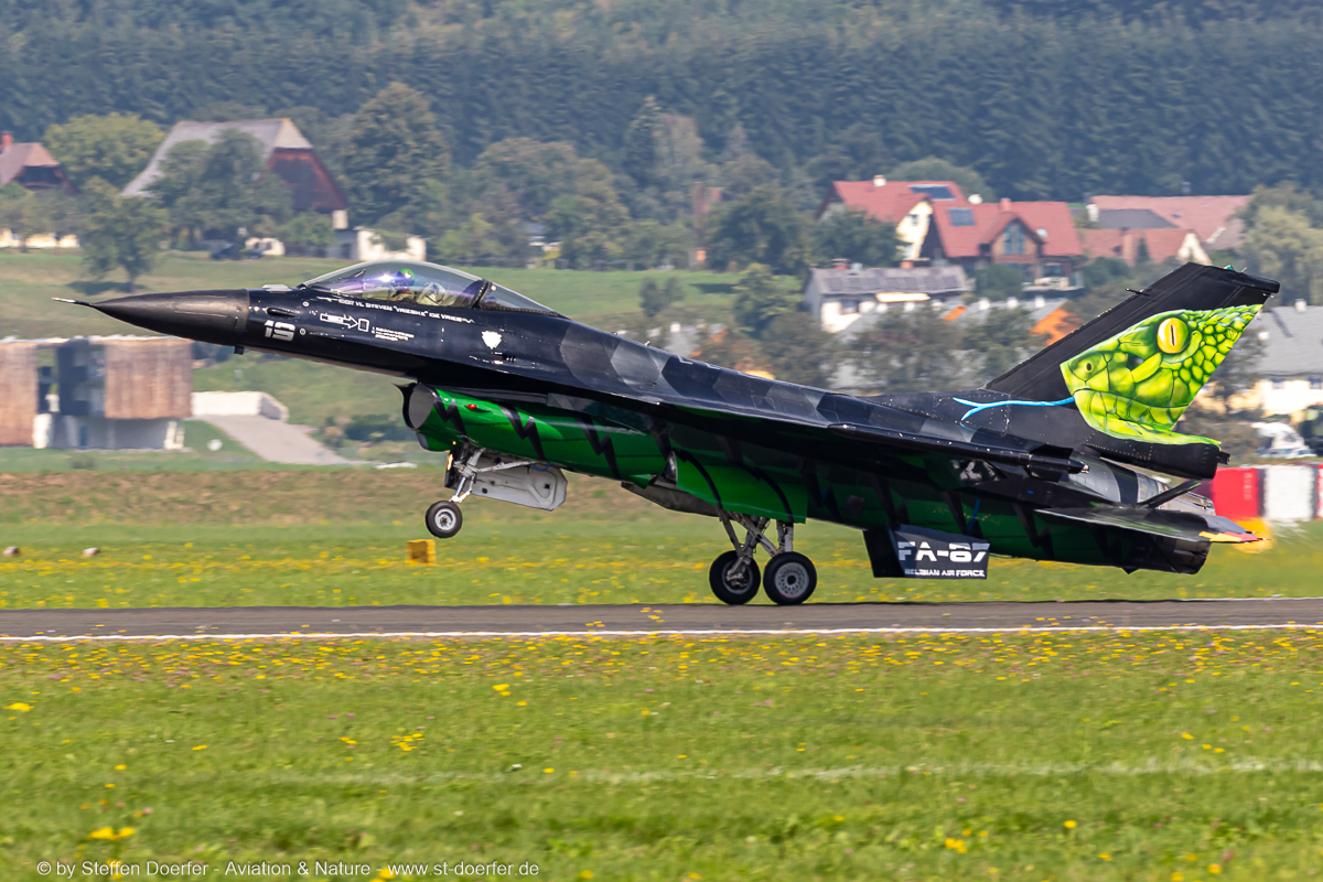 305JH3A7484