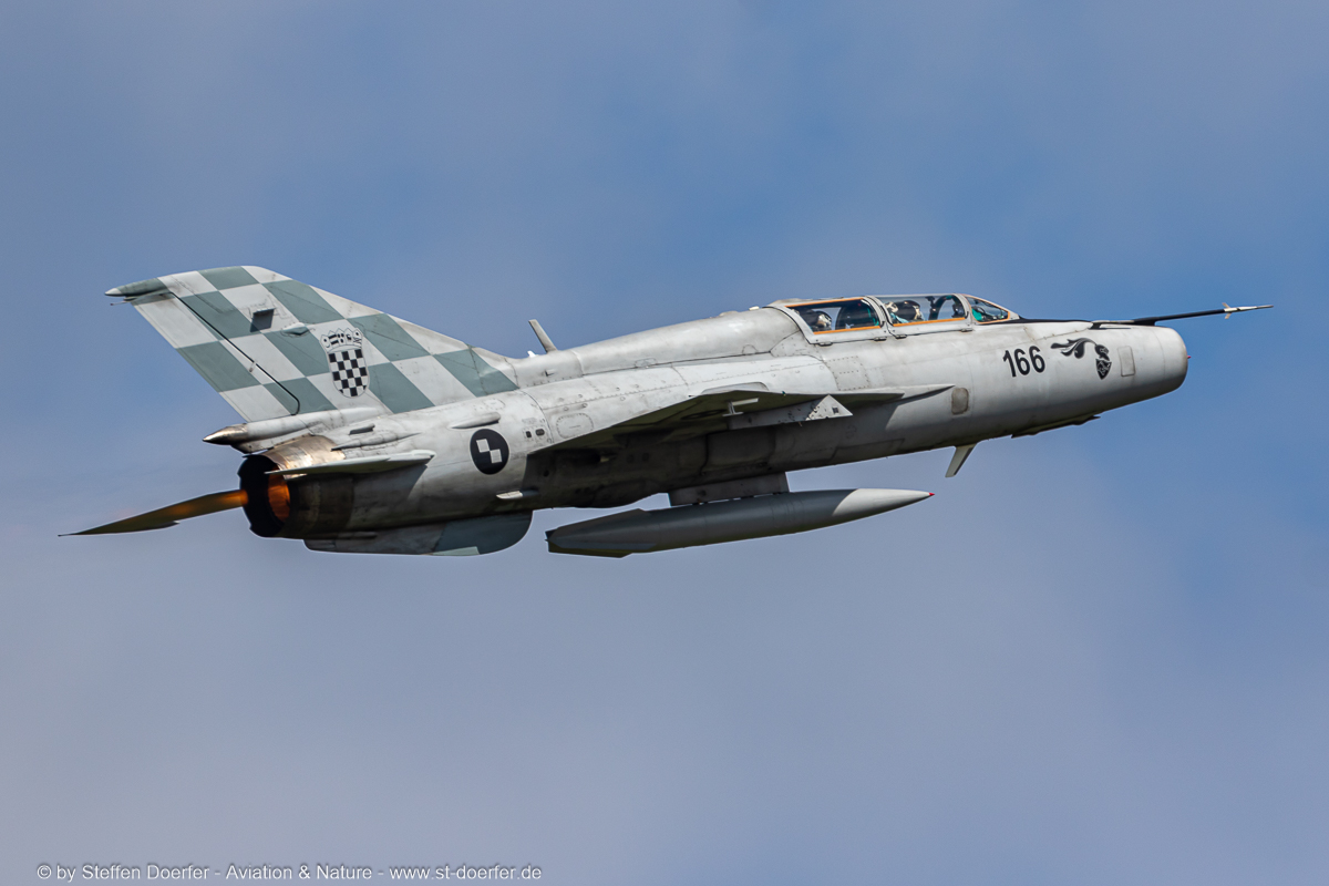 382IW5A9822