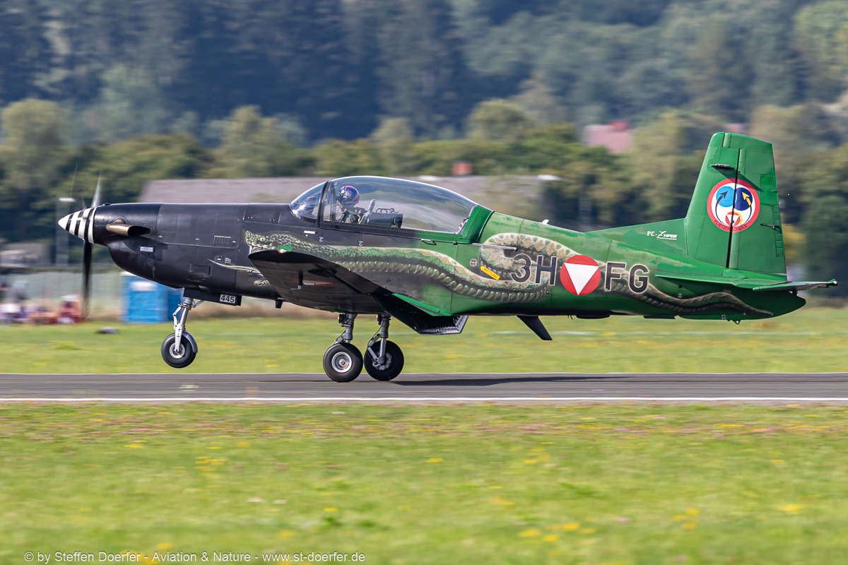 585JH3A3703