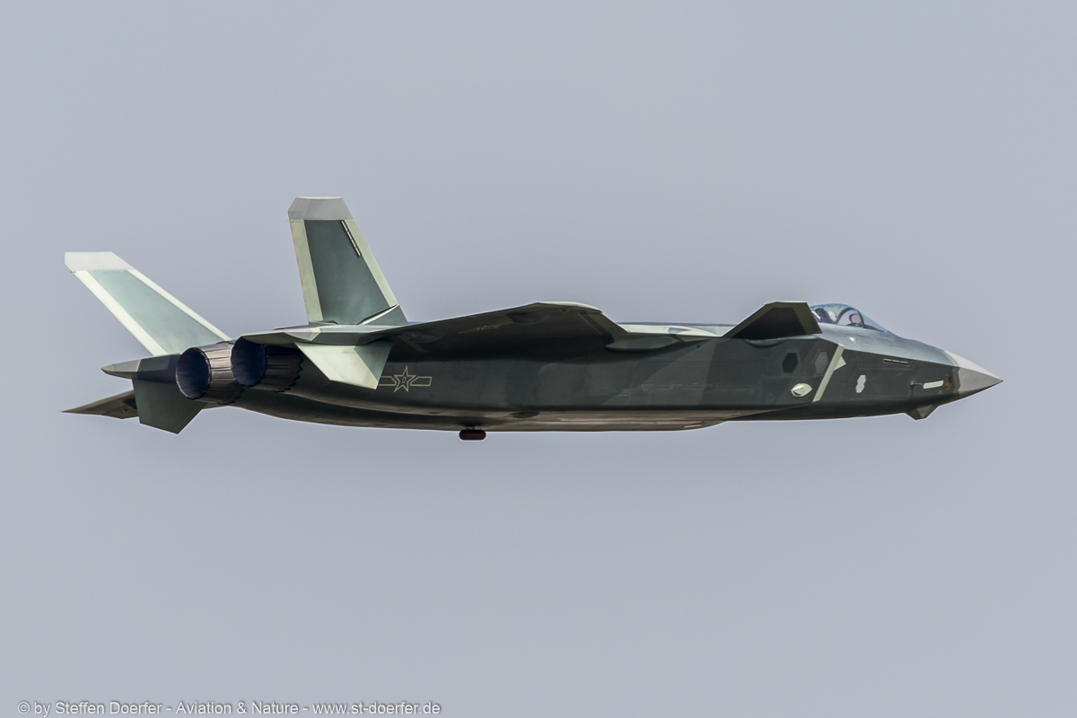 102IW5A0684