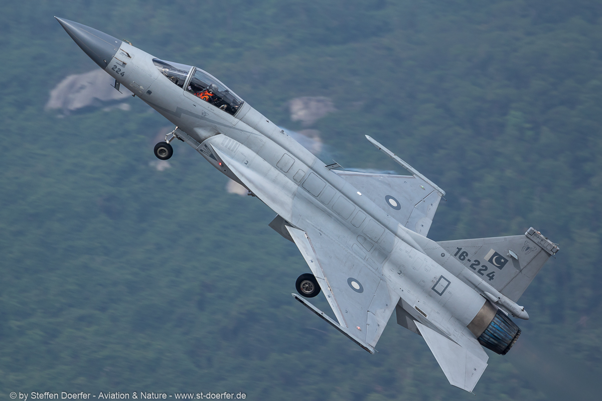 181IW5A8694
